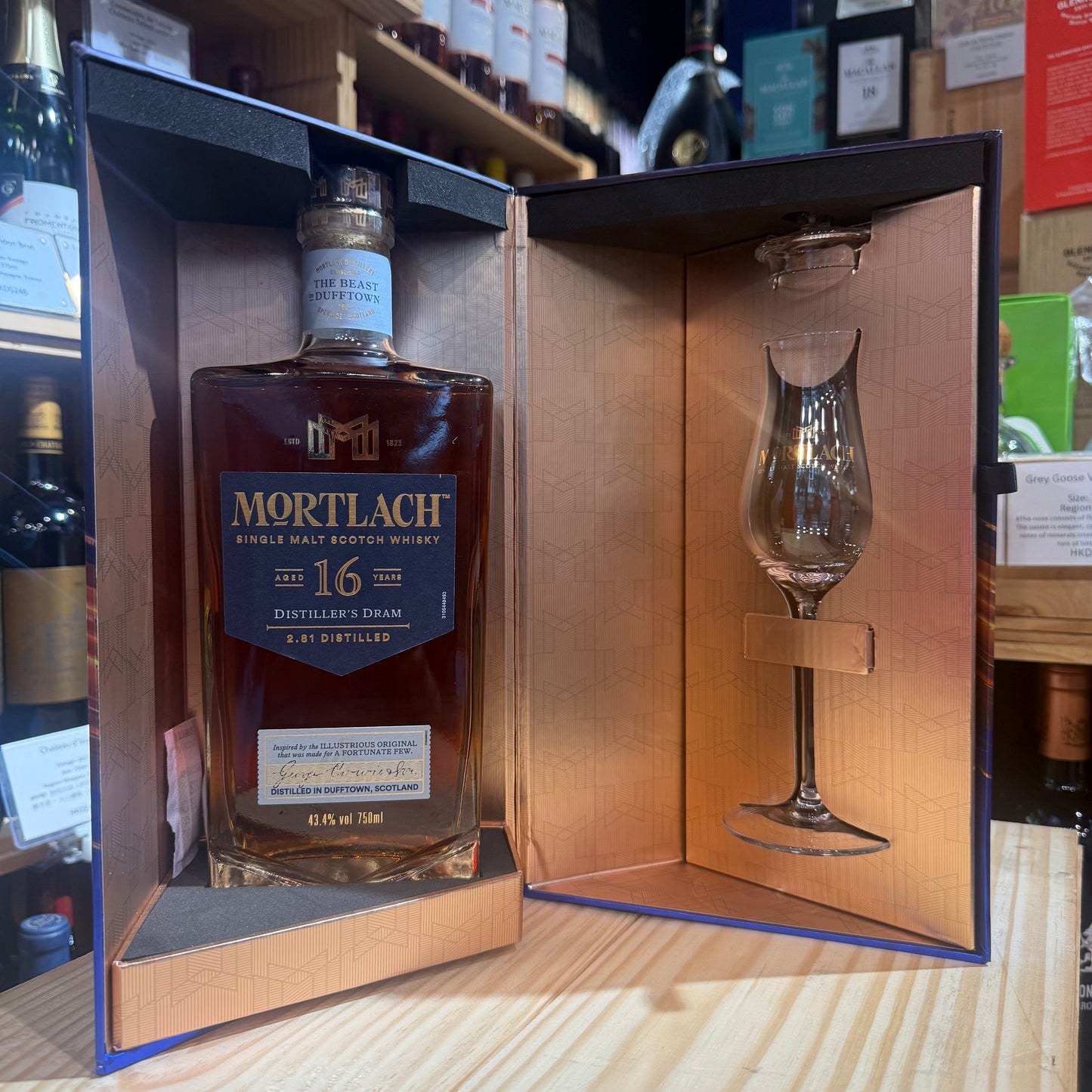 Mortlach 16YO Deluxe Giftbox with Tulip Glass